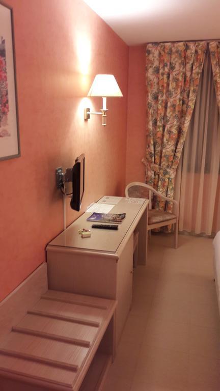 Saint-Yorre Logis L'Auberge Bourbonnaise מראה חיצוני תמונה