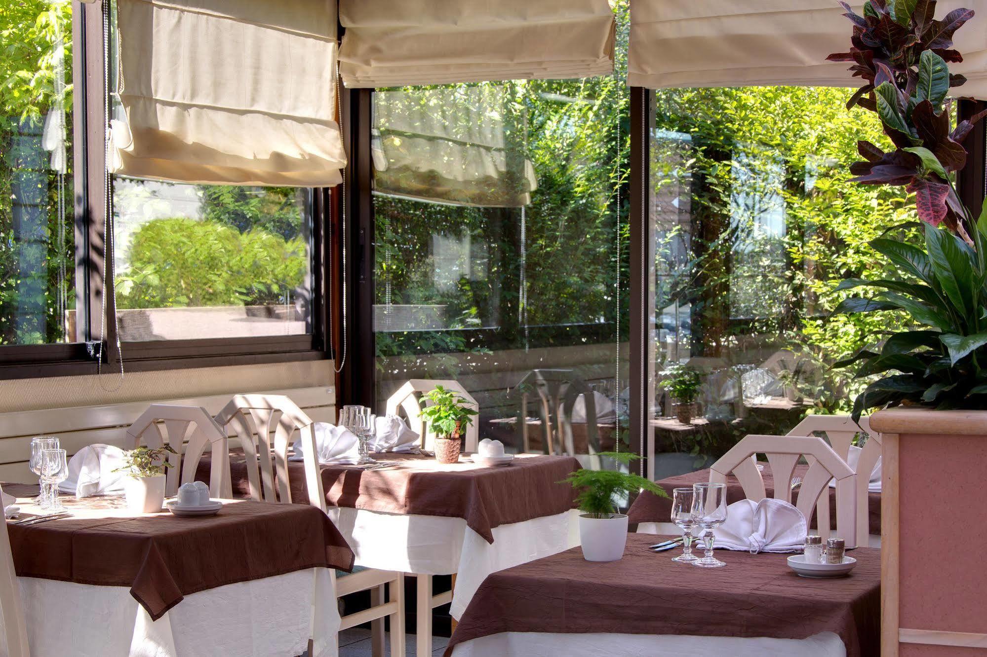 Saint-Yorre Logis L'Auberge Bourbonnaise מראה חיצוני תמונה